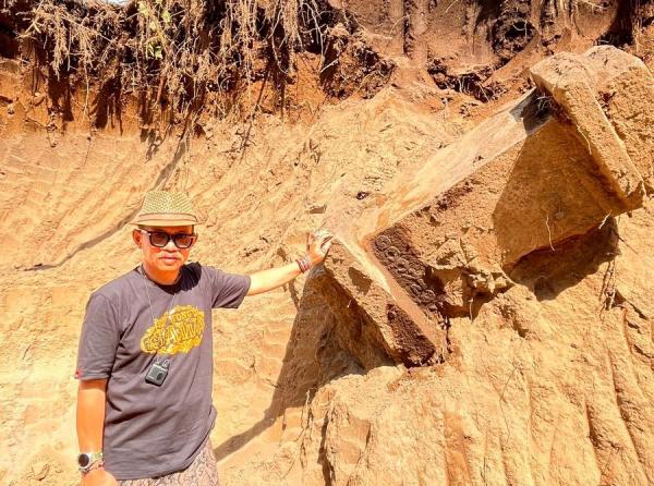 Tugu Tapal Batas Era Prabu Kertajaya Ditemukan di Kabupaten Kediri, Berangka Tahun 1123 Saka