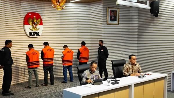 Dugaan Kasus Korupsi, KPK Tetapkan Bupati Labuhanbatu Tersangka, Langsung Ditahan