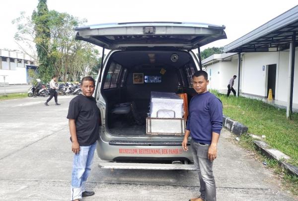 Meninggal di Malaysia, Haji Uma Bantu Jemput Jenazah Warga Aceh Utara di Kuala Namu
