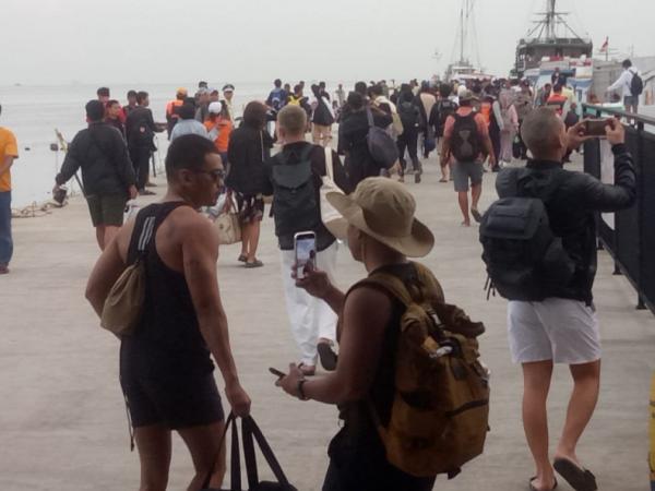 Ratusan Wisatawan Kunjungi Pulau Panggang di Kepulauan Seribu