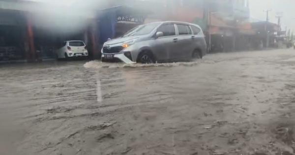 Musim Hujan, Begini Cara Pertolongan Pertama Jika Sepeda Motor dan Mobil Terendam Banjir