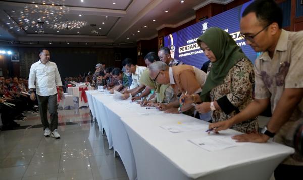 Bangun Komitmen, Wali Kota Surabaya Ancam Rotasi Jabatan Jika Kontrak Kerja Tak Terpenuhi!