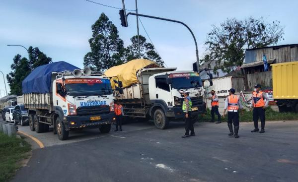 Beroperasi Diluar Jam Operasional, 33 Truk Tanah Dikandangkan di Tangerang