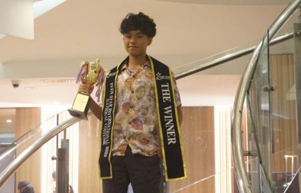 Azriel Emeraldo, Remaja Surabaya yang Berhasil Raih Sukses Gemilang dalam Fashion Show Internasional