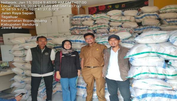 Bupati Bandung Salurkan Bantuan Pangan untuk 4.906 KK Terdampak Banjir di Bojongsoang