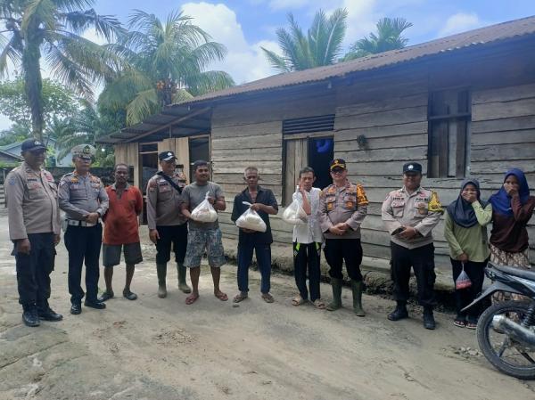 Patroli Banjir, Kapolsek Pinggir Sosialiasikan Pemilu Damai