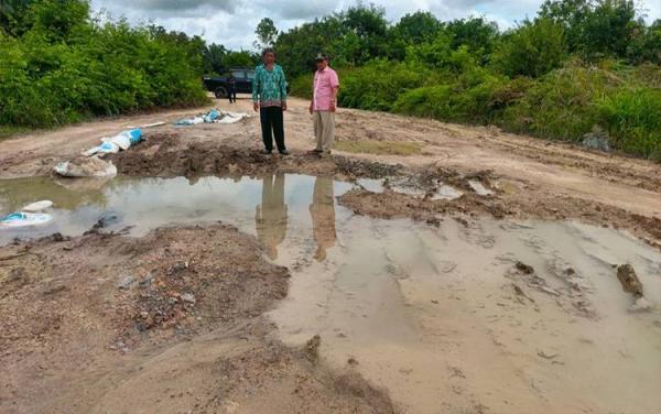 Akses Jalan Desa Pangkalan 1 dan Kumai Hulu Rusak Parah, Pemkab Didesak Perbaiki