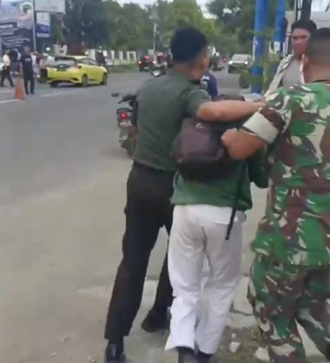 Tawuran Pelajar di Jalan Pemuda Kota Cirebon 1 Pelajar Kena Bacok Senjata Tajam