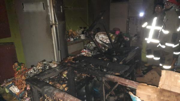 Pemilik Tertidur Pulas, 1 Jam Api Leluasa Bakar Warung Sembako di Sukabumi