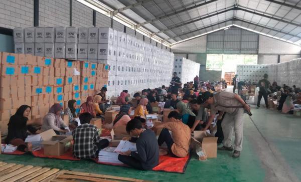 Bawaslu Kabupaten Cirebon Temukan 2 Ribuan Lebih Surat Suara untuk DPRD Rusak