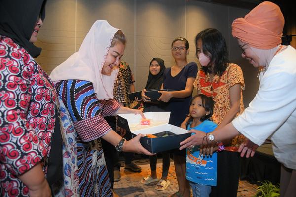 Senangnya Para Ibu Hamil Dapat Makanan Tambahan dari Pemkot Semarang dan PHRI