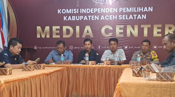 KIP Aceh Selatan Selesaikan Sortir dan Pelipatan Surat Suara, 889  Lembar Rusak