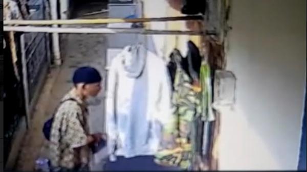 Modus Minta Sumbangan Amal, Pria Berkopiah Gasak 2 Handphone di Jombang Ciputat