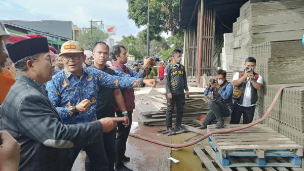 Bupati Cianjur Prihatin dan Siap Bantu Korban Kebakaran Toko Bahan Bangunan