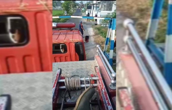 Viral Video Mobil Pemadam Kebakaran Terhalang Portal Jalan Akibatkan Terlambat ke Lokasi Kebakaran