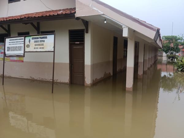 Sejumlah Sekolah di Karawang Rawan Banjir, Disdikpora Imbau Guru Utamakan Keselamatan Siswa