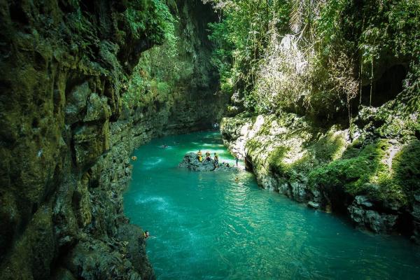 Wisata Alam Green Canyon Jadi Tempat Ngadem di Kota Industri