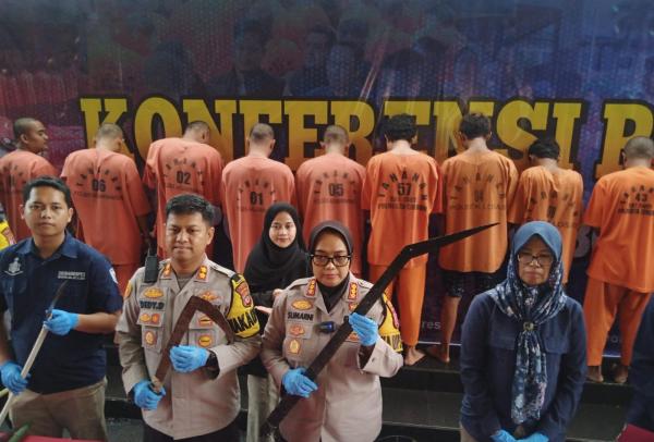 Polisi di Cirebon Amankan Kelompok Remaja Bersajam saat Patroli KRYD