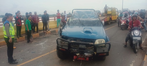 Kecelakaan, Mobil Dinas Provinsi Terbalik di Jembatan Aurduri 2