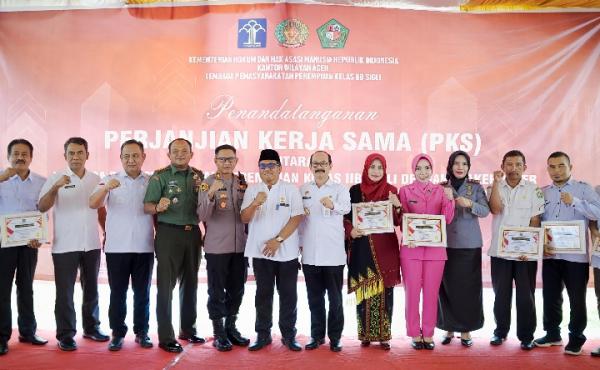 Ketua Bhayangkari Cabang Pidie Terima Penghargaan dari Kakanwil Kemenkumham Aceh