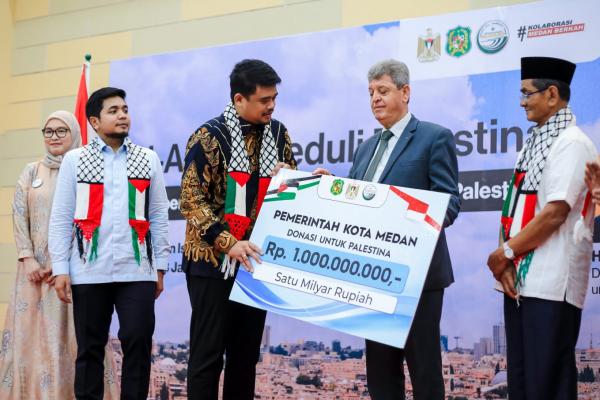 Serahkan Donasi Rp1 Miliar, Bobby Nasution: Semoga Jadi Kekuatan untuk Palestina Capai Kemerdekaan