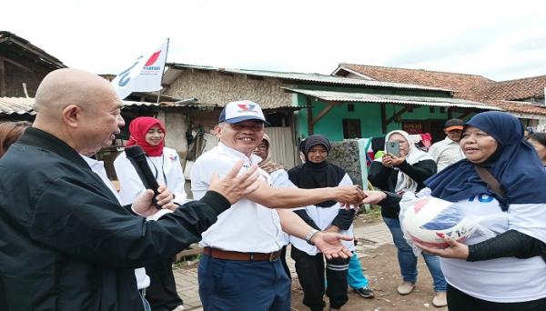 Ikuti Bazar Minyak Murah, Warga Cimahi Doakan Partai Perindo Menang di Pemilu 2024