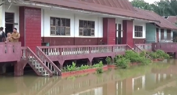 Di Muaro Jambi, Banjir Rendam Sejumlah SD.