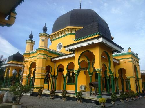 Keindahan Masjid Kuning di Kota Medan, Peninggalan Kesultanan Deli yang Berdiri sejak 1854 Masehi