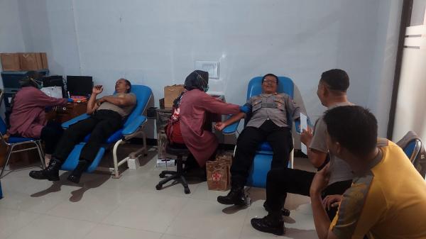 Kepedulian Kemanusiaan: Anggota Polres Nganjuk Beramai-ramai Donorkan Darah untuk Menyokong PMI