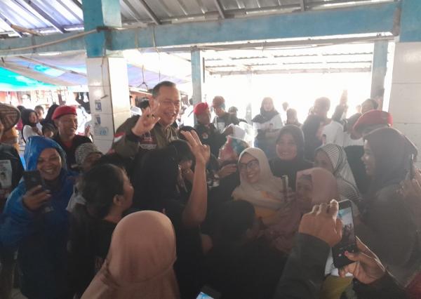 Kunjungi Bayah Lebak bersama TPN Ganjar Mahfud, Cak Lontong Disambut Antusias Warga dan Nelayan