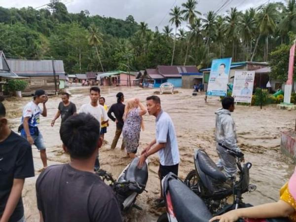 Banjir Bandang Luapan Sungai Konaweha di Kolaka, Rumah Warga Hanyut Terbawa Arus