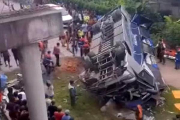 Kronologi Kecelakaan Maut Bus Shantika Terjun di Tol Pemalang Tewaskan 2 Penumpang