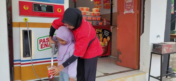 Unik, Gerai Minuman Susu SPBU di Cirebon, Pembeli Bisa Menuangkan Sendiri
