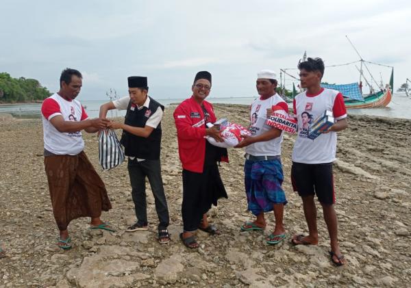 PSI Sumenep dan Achmad Badrut Tamam Bantu Komunitas Nelayan di Pulau Talango