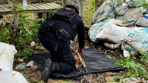 Gali Bedengan di Kebun Semangka, Warga Balikpapan Temukan Mortir sepanjang Setengah Meter
