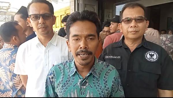 484 Calon Pengawas Tempat Pemungutan Suara di Tes Urine di Kantor Bawaslu Pidie Jaya Aceh