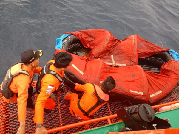 Kapal LCT Bora V Dikabarkan Hilang di Perairan Tagulandang Akibat Dihantam Ombak