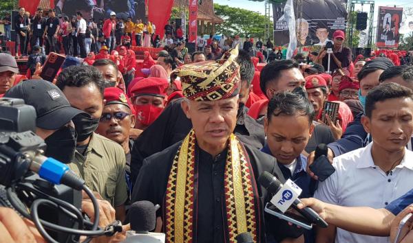 Capres Ganjar Pranowo Disambut Ribuan Warga Lampung Selatan