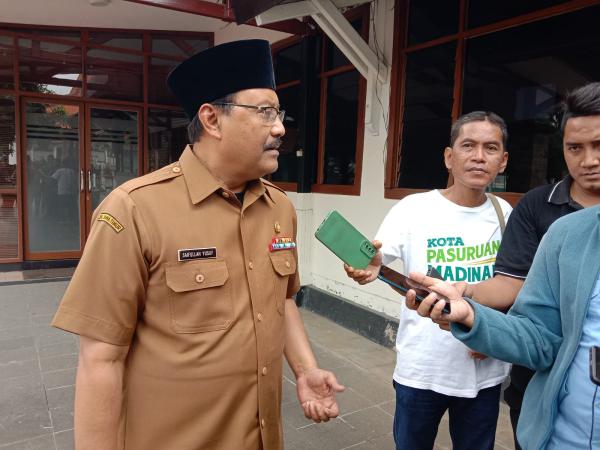 Pedagang Pasar Kebonagung Protes Portal Parkir, Gus Ipul: Kita Bongkar