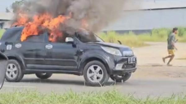 Minibus Gunakan Tangki Rakitan di Kendari Terbakar Setelah Mengisi BBM