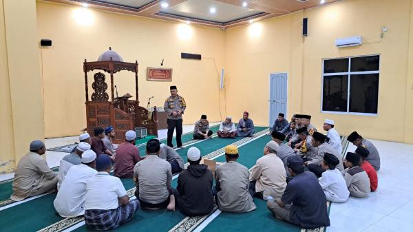 Kapolsek Bukit Kapur Berbaur Dengan Jemaah Masjid dan Berdiskusi Serta Menyampaikan Imbauan