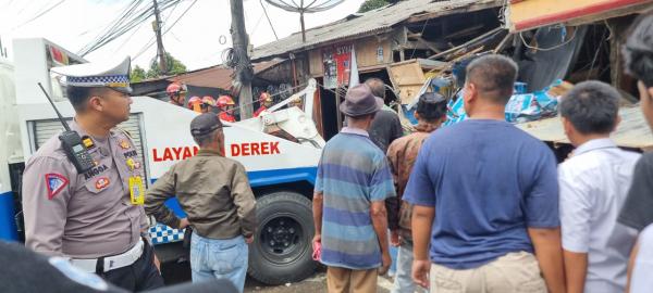Tragedi Kecelakaan Beruntun di Jalan Raya Puncak, 14 Korban Luka Tercatat