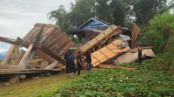 Angin Kencang Terjang Pemukiman Warga di Toraja Utara, 1 Unit Rumah dan Lumbung Padi Porakporanda