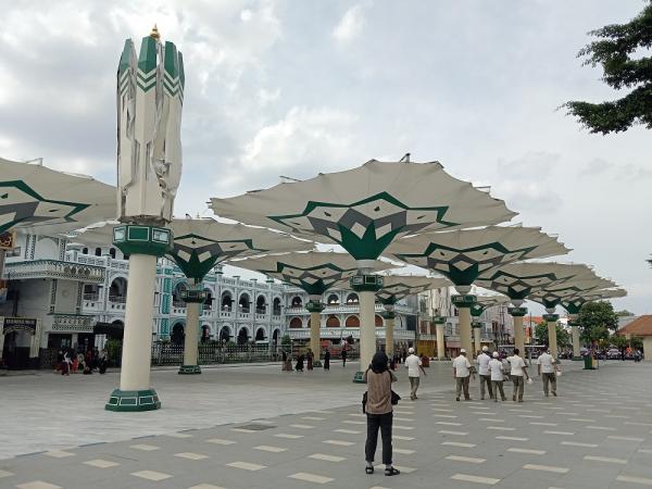 Diterjang Cuaca Ekstrem, Payung Madinah Masjid Agung Pasuruan Rusak