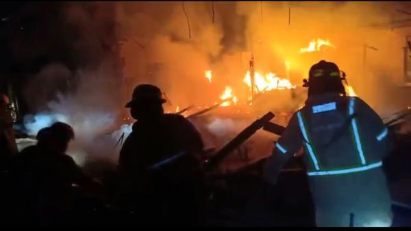 Api Mengamuk, 3 Unit Kamar Kos di Depok Ludes Terbakar
