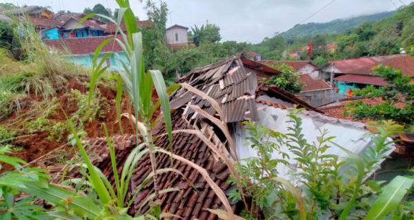 Bencana Longsor di Sukabumi, 239 Warga Pindah ke Pos Pengungsian