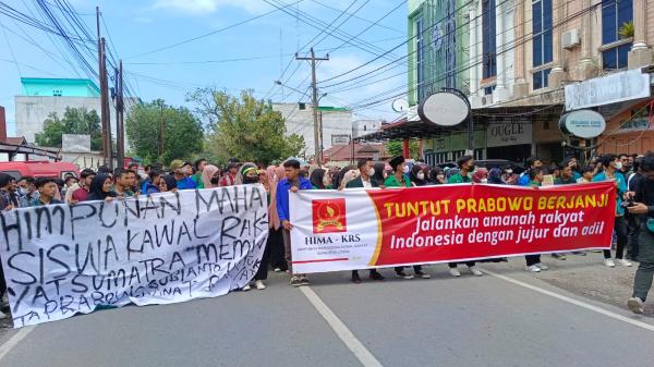 Mahasiswa Demo Rumah Aspirasi Prabowo di Medan
