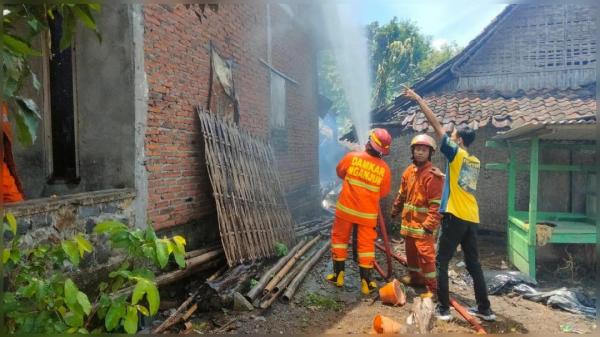 Rumah di Nganjuk Hangus Terbakar akibat Kelalaian Mematikan Kompor Gas