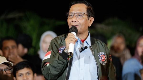 Mahfud MD Konvoi Bersama Ribuan Pendukung Kendaraai Vespa Sespan di Pekanbaru