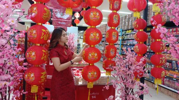 Sambut Perayaan Tahun Baru Chinese, Plaza Asia Tasikmalaya Jual Pernak-pernik dan Makanan Khas Imlek